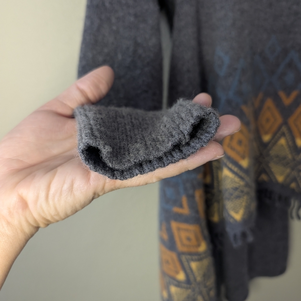 Gray Open Front Cardigan with Patterned Hem - image 10